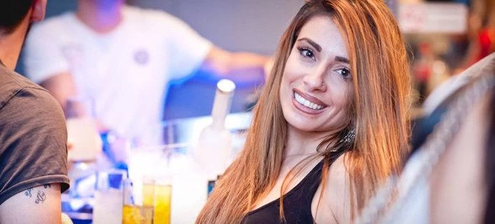 «Τα κόκαλά μου βγήκαν έξω, μου τρύπησαν τη μπλούζα»: Η Αρναούτη περιγράφει το τροχαίο με τον Παντελίδη